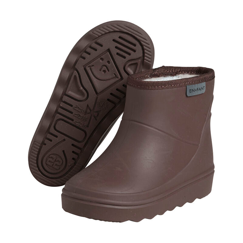 De thermoboots zijn gevoerd met wol aan de binnenzijde. De regenlaarzen zijn van ENFANT en coffee bean van kleur.