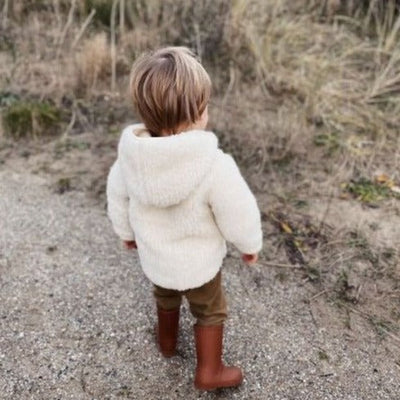 Jasje in de kleur naturel voor kinderen gemaakt van wol van het merk Alwero.