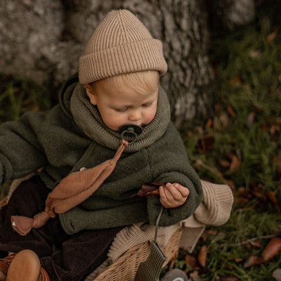 Groen wolfleece jasje van het merk Engel Natur voor baby's en kinderen.